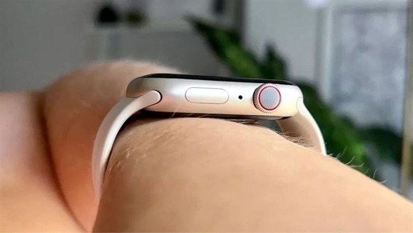 Apple Watch Series 8 màu bạc là lựa chọn thú vị cho những người muốn thay đổi nhiều phong cách khác nhau từ trẻ trung, thanh lịch, sang trọng